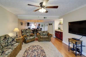 Living Area | Smart TV w/ Cable | Fireplace | Board Games