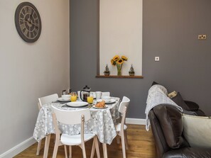 Living room/dining room | Seion Villa, Blaenau Ffestiniog