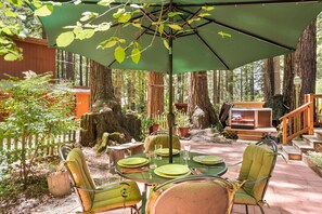 Outdoor dining under the stars and trees or umbrella.