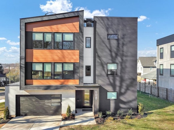 Welcome to your luxurious rooftop retreat! A stunning brand new and modern design townhome in the heart of Queen City. Within walking distance to many bars and restaurants and also the new light rail trolley that will take you all over the city.