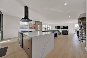 Ready for some food? Head to the modern and spacious kitchen with everything you need to cook up 3 course gourmet dinner or perhaps just a quick snack. Sit up at the breakfast bar style seating with room for 6 on the huge kitchen island