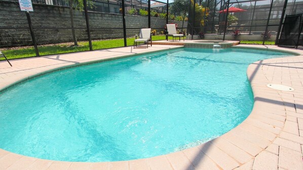 Beautiful 6 bed 4 bath villa located in Windsor Hills Resort