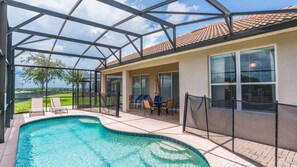 Beautiful 4 bed 4 bath villa located in Windsor Hills Resort