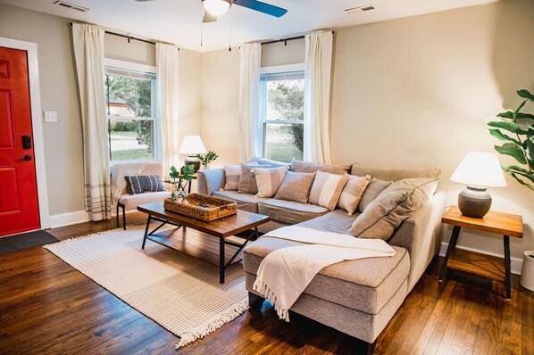 We believe a 5-star guest experience requires the perfect blend of comfort and style. Kick back and relax on the giant sectional couch. Perfect spot for great conversation or to enjoy your favorite shows on the 55" smart TV. 