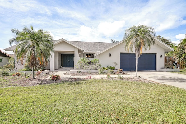 Fort Myers Vacation Rental | 3BR | 3BA | Step-Free Access | 2,300 Sq Ft