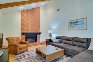 Living Room | Fireplace | Free WiFi | Smart TVs