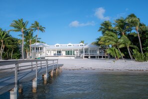 dock back house