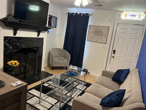 Living room w/ 50 inch smart tv