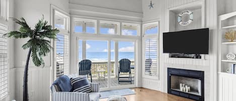 Living Room - Stunning Views!