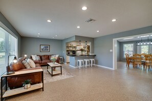 Living Room | Main Floor | Wireless Internet | Smart TV