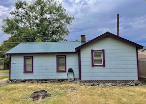 Welcome to the Flathead Vrbo! The yard is fully fenced. 