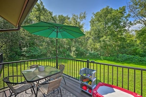 Deck | Gas Grill | Outdoor Dining Area