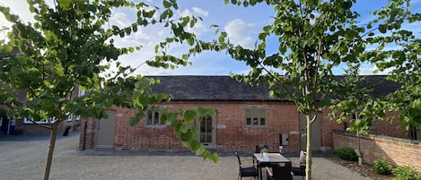 Lime Tree Barn with outside private space and outdoor dining table and chairs.