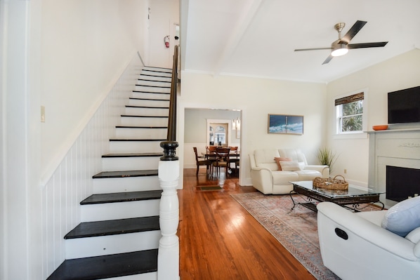 Entrance, living room