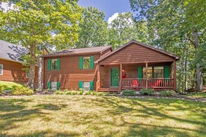 Exterior front view of Cherry Cabin