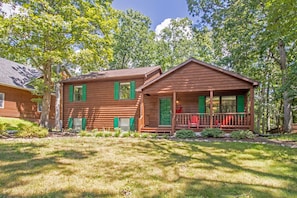 Exterior front view of Cherry Cabin