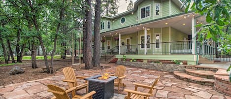 Pinetop Vacation Rental | 5BR | 3.5BA | 3 Stairs to Enter | 3,250 Sq Ft