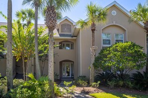 Front of Condo with Ground Floor Entrance