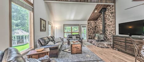 Cloudcroft Vacation Rental | 2BR | 2BA | Stairs Required to Enter