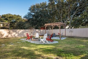 KDH190: DreamCatcher | Backyard oasis with a firepit and pergola