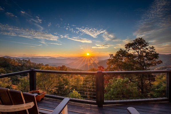 Open Deck - Gorgeous mountain view from cabin.