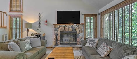 Tannersville Vacation Rental | 3BR | 3BA | Stairs Required | 2,200 Sq Ft