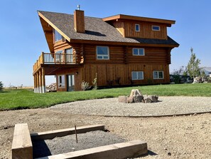 Horseshoe & firepit