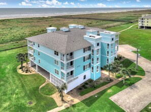 Front row- Beach front - Quick beach access -
~ Pointe West Vacation ~