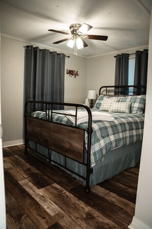 Bedroom #2 - Queen bed