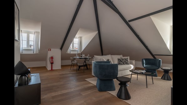 A comfortable and spacious area, perfect for relaxing after a day exploring the city.
#comfort #relax #portugal #pt #lisbon
