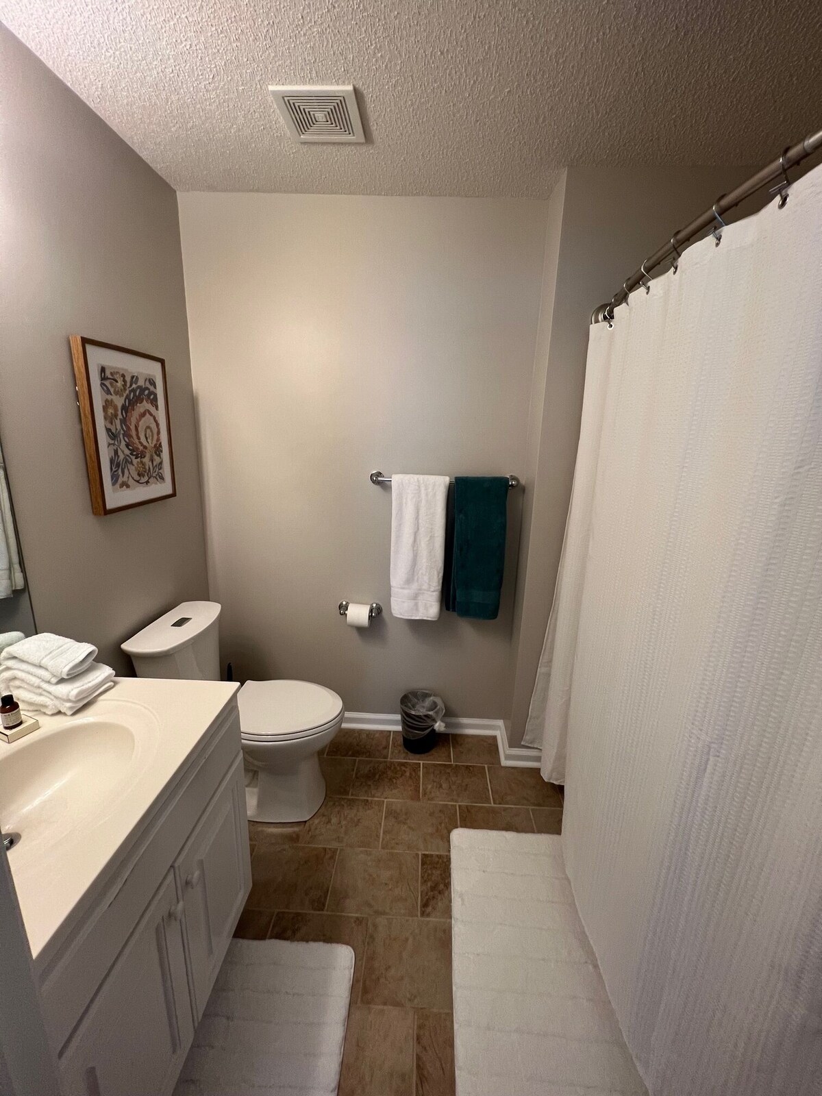 1 Minute From HPU! 5 Minutes From Furniture Market