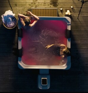 Indoor spa tub