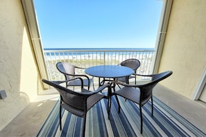 Castaways 2C - Private Balcony w/Living Room & Master BR access
