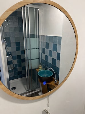 salle de douche du studio