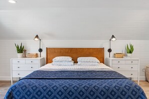 Upstair Bedroom 1 - King Size Bed