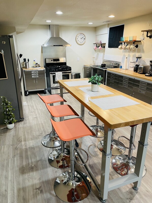 full kitchen and dining area