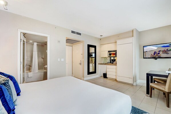 Comfortable Unit with King Bed