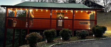Front view of the cabin!