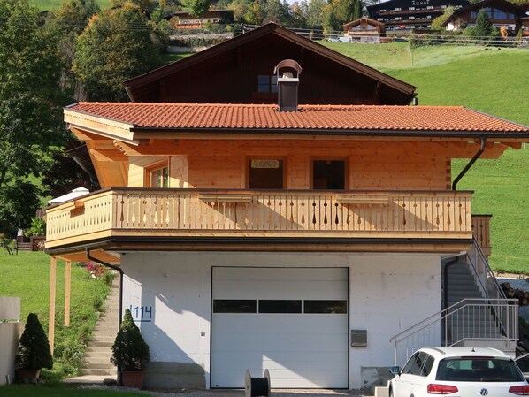 Haus, Dach, Eigentum, Gebäude, Zuhause, Grundeigentum, Die Architektur, Auto, Fahrzeug, Fassade
