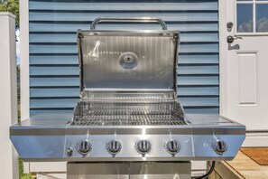The large, natural-gas grill is at your service for outdoor cooking.