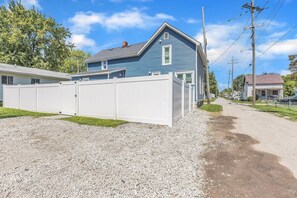 Big Blue’s backyard provides the ultimate in privacy with its high fencing.