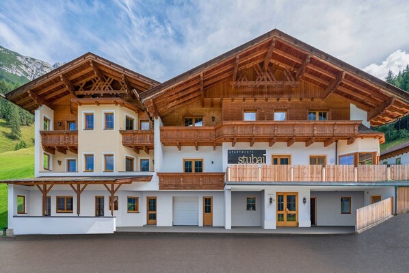 Außenseite Ferienhaus [Sommer]