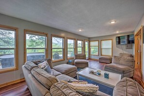 Living Room | Free WiFi | A/C | Sleeper Sofa