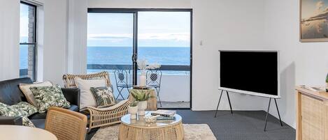 'Seabreeze' - Stylish Abode 360° Ocean & Beach Views