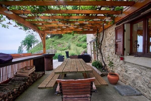Outdoor dining