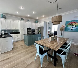 Kitchen & Dining Area