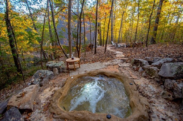 Bañera de hidromasaje al aire libre