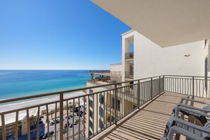 Balcony, balcony, balcony OH MY! Views of the Gulf!