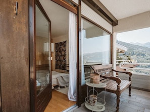 Möbel, Eigentum, Tabelle, Gebäude, Holz, Schatten, Komfort, Flooring, Interior Design, Wohnzimmer