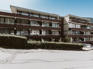 Himmel, Pflanze, Gebäude, Eigentum, Fenster, Urban Design, Grundstueck, Eigentumswohnung, Wohngebiet, Grundeigentum